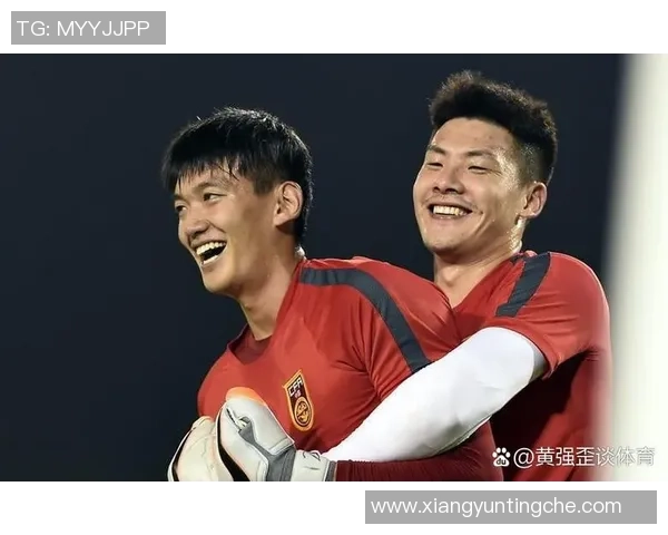 足球明星意外受伤牙齿被踢掉引发球迷热议与关注