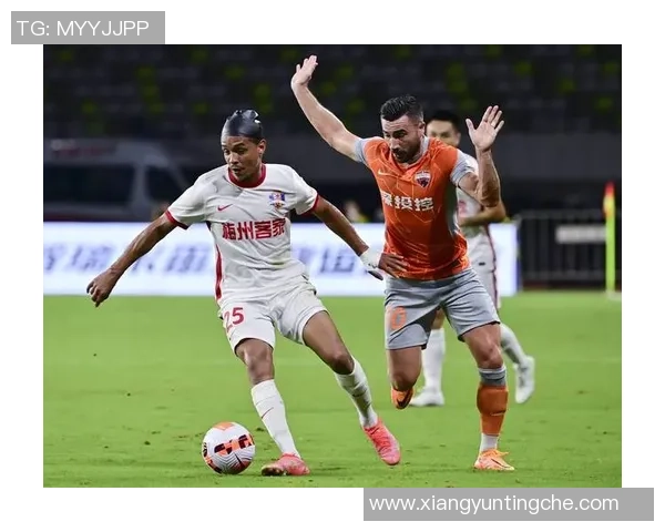 深圳足球队防反战术解析及其在联赛中的应用与成效分析 深圳足球队防反战术解析及其在联赛中的应用与成效分析